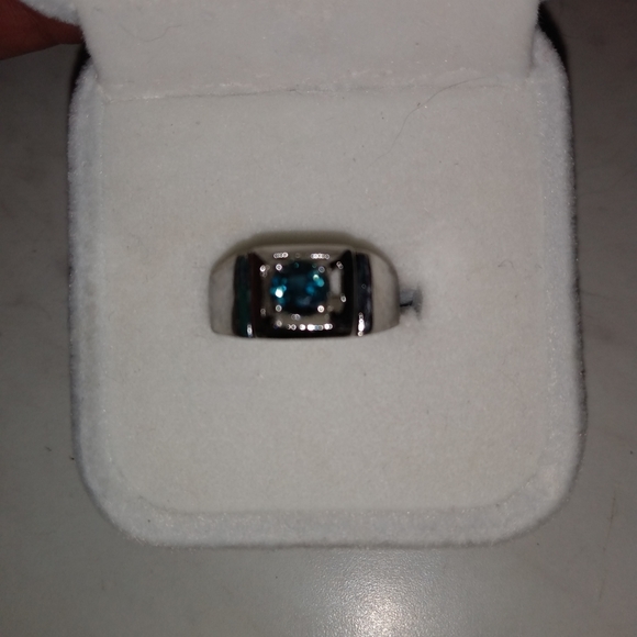 Beautiful and unique teal sapphire ring - Picture 2 of 4